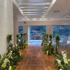 他にはない唯一無二な劇場型の挙式会場でした。想像以上に広く、奥にはハープなどの楽器がありました。