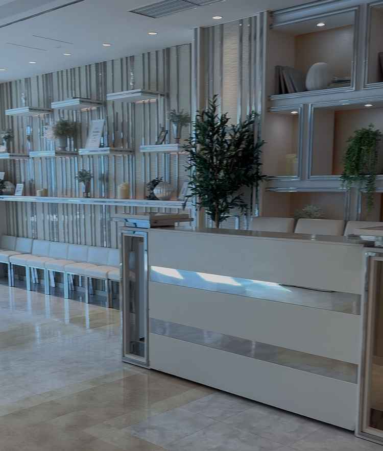 ゲスト待合室、カウンターは受付