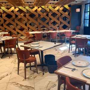 お庭がついた、貸切感のある披露宴会場