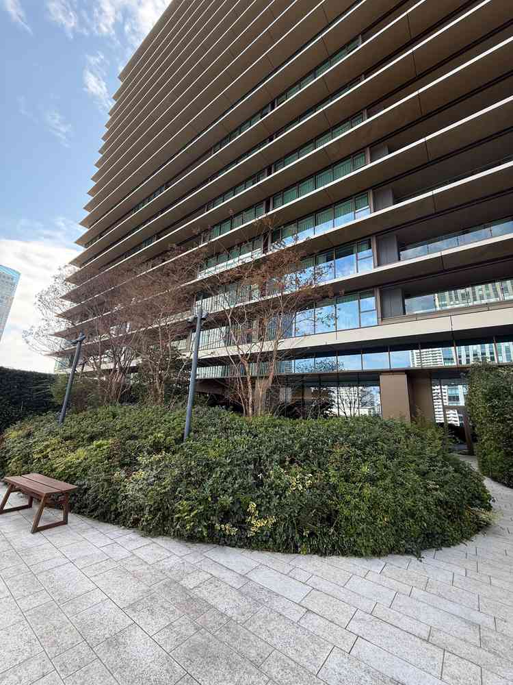 フラワーシャワーをできる空間とのことで、長い式の中で屋外に出れるタイミングがあるのは良さそうです。