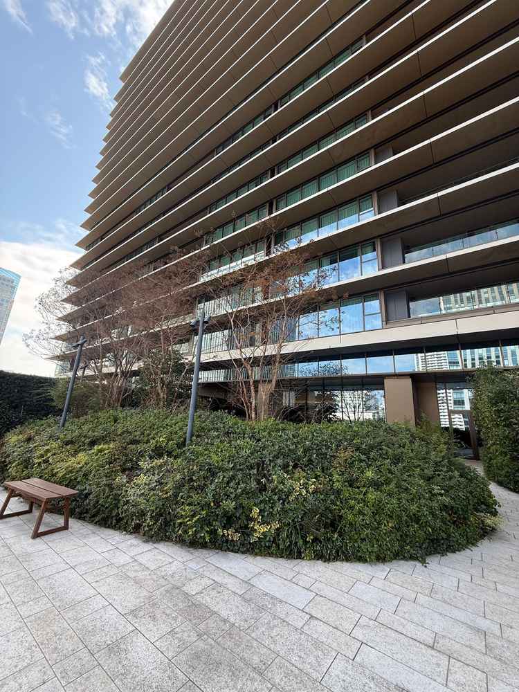 フラワーシャワーをできる空間とのことで、長い式の中で屋外に出れるタイミングがあるのは良さそうです。