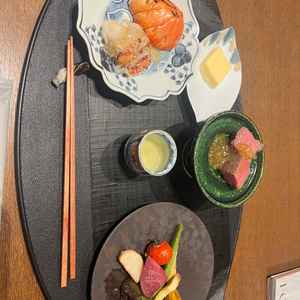 試食です。お箸で食べられるのは高齢のゲストに優しいと思います。