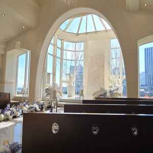 チャペルですが、お天気が良いと自然光の光ですごい素敵です