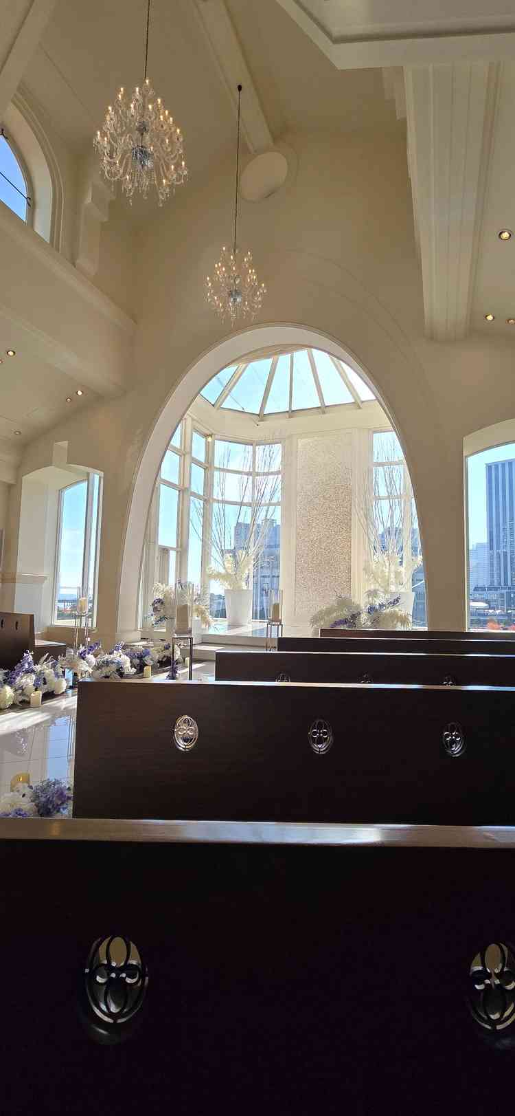 チャペルですが、お天気が良いと自然光の光ですごい素敵です