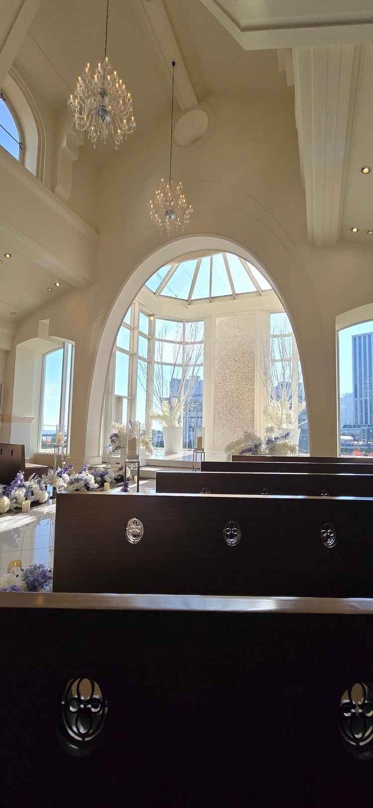 チャペルですが、お天気が良いと自然光の光ですごい素敵です