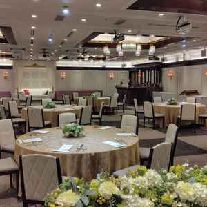 4階の披露宴会場。設備面はしっかりしている。