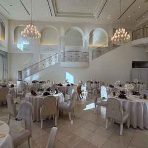 白を基調とした会場でチャペルからの導線もしっかりしていて良かったです！