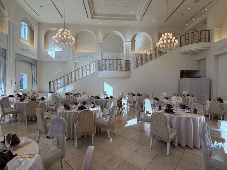 白を基調とした会場でチャペルからの導線もしっかりしていて良かったです！