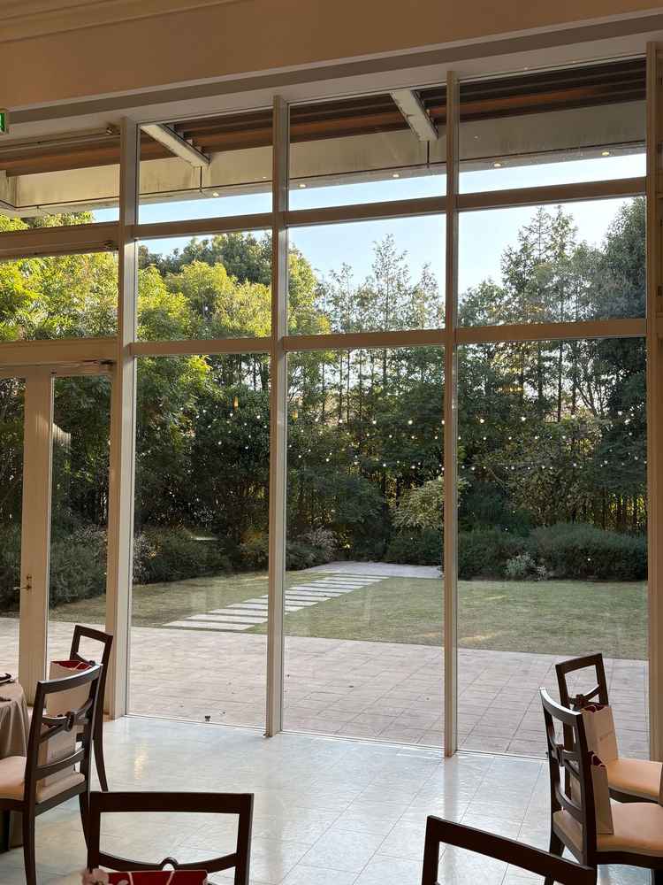 披露宴会場に繋がる形で挙式もできるガーデンがあり、導線がよかった。