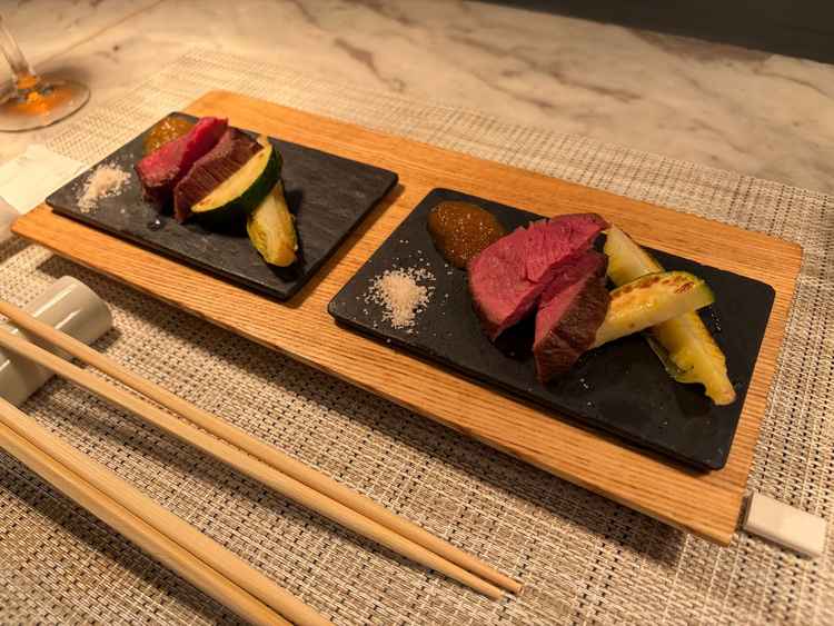 試食の写真です。目の前でシェフが調理してくれました。とても柔らかくて美味しかったです。