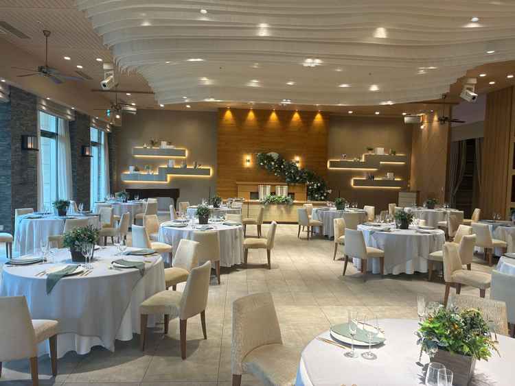 木目調で開放感がありあたたかい雰囲気だった。