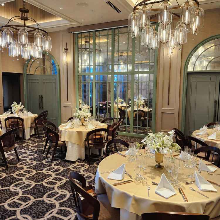 披露宴会場の奥から見た画角