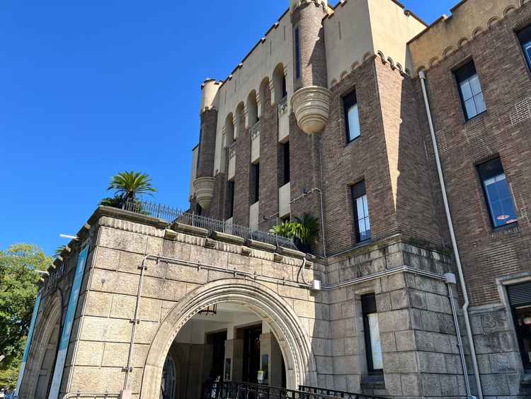 外観は歴史ある雰囲気でした。