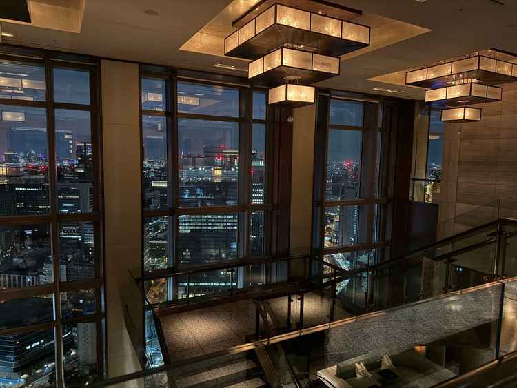 高層階の見学もさせていただきました。夜景が綺麗でこちらでの撮影も素敵だなと思いました。