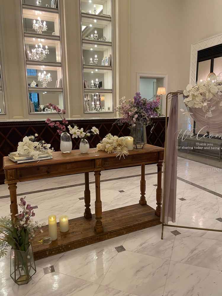 ウェルカムスペース。天井が高く、広い。