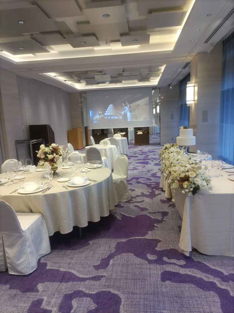 落ち着いた少人数向けの披露宴会場も充実しています。