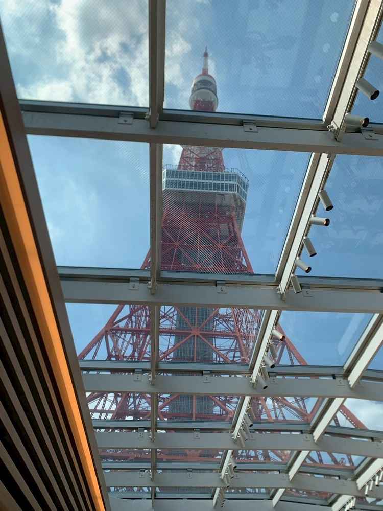 扉が開いた瞬間に目の前に東京タワーが見えるチャペルに感動しました。