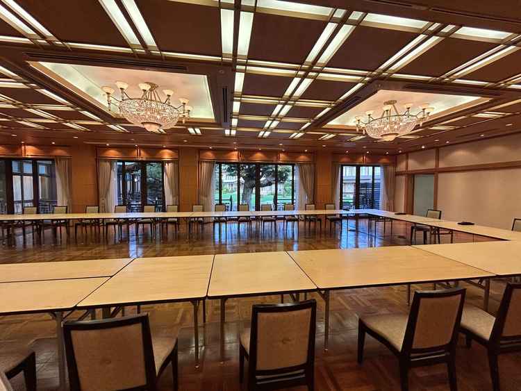 若竹。庭園をみることができる。