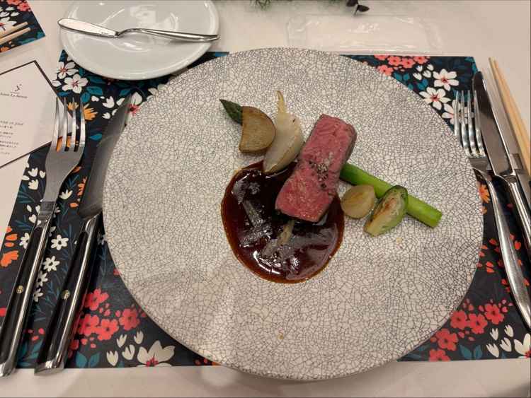 評判通り美味しい料理で野菜も美味しく、演出も良かった。