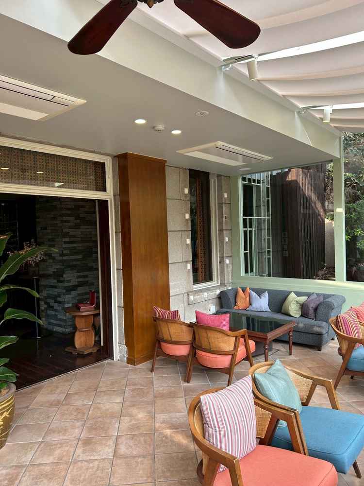 １階会場の待合室。この空間からお庭が見えていて、和のテイストと洋のテイストが混じり合っているのが素敵