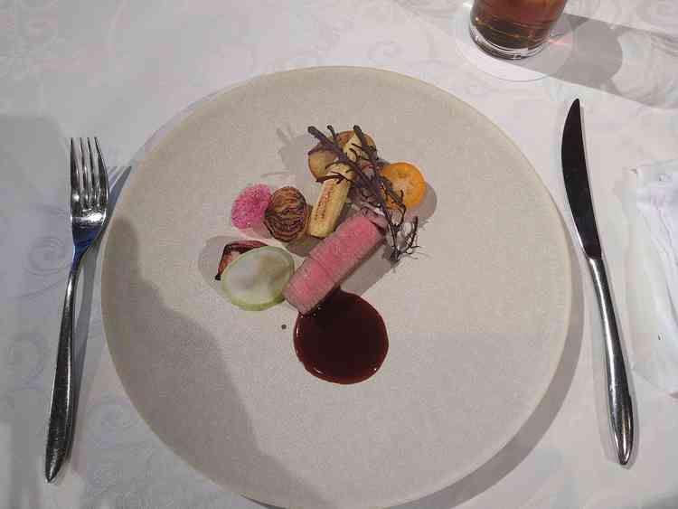 試食させていただいたメイン料理の一つです。会場のすぐ裏に厨房があるそうで出来立てをすぐ食べられます。