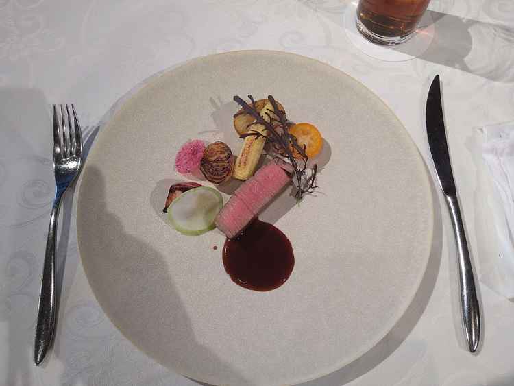 試食させていただいたメイン料理の一つです。会場のすぐ裏に厨房があるそうで出来立てをすぐ食べられます。