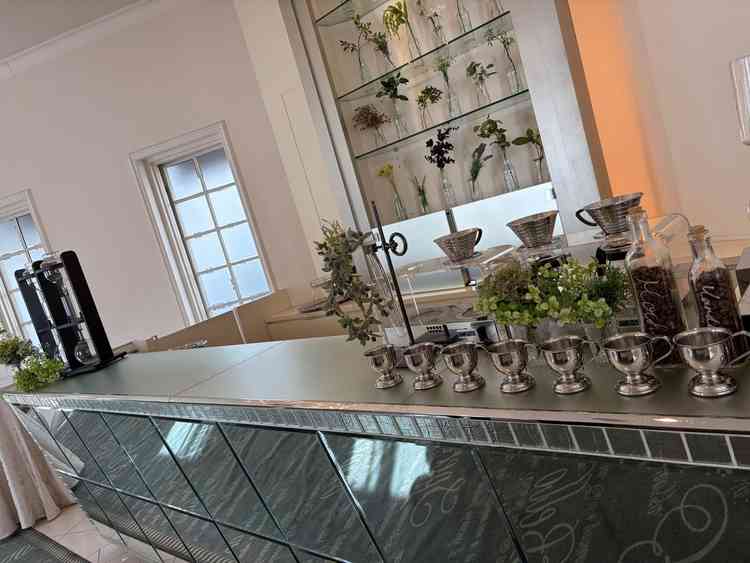 待合室は広く、ウェルカムドリンクの提供もいい雰囲気でお出しできると思った