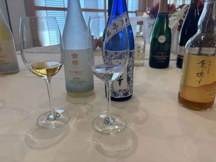 お料理に合わせて出していただいた日本酒。贈呈品に使用させていただきたいくらい美味しかったです。