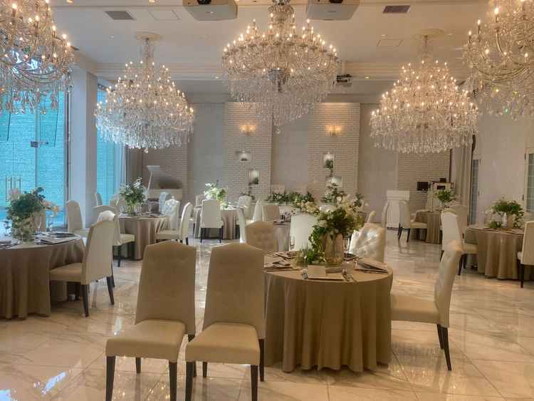 披露宴会場プール付き