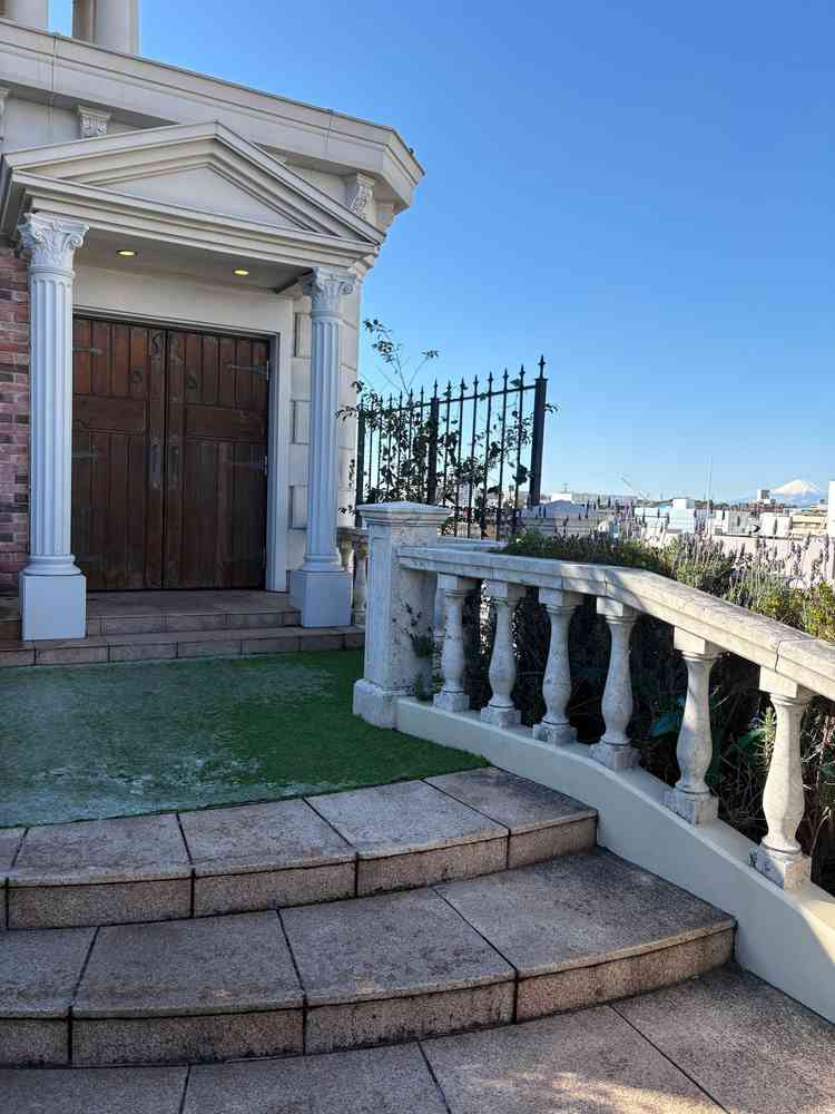 屋上テラスも周辺ビルより高い位置にあり見晴らしよく開放感があります。奥には富士山も見えました。