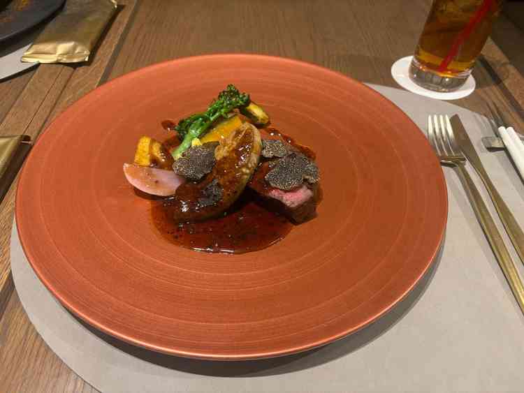 野崎牛のフィレはフォアグラとの相性が抜群でした。