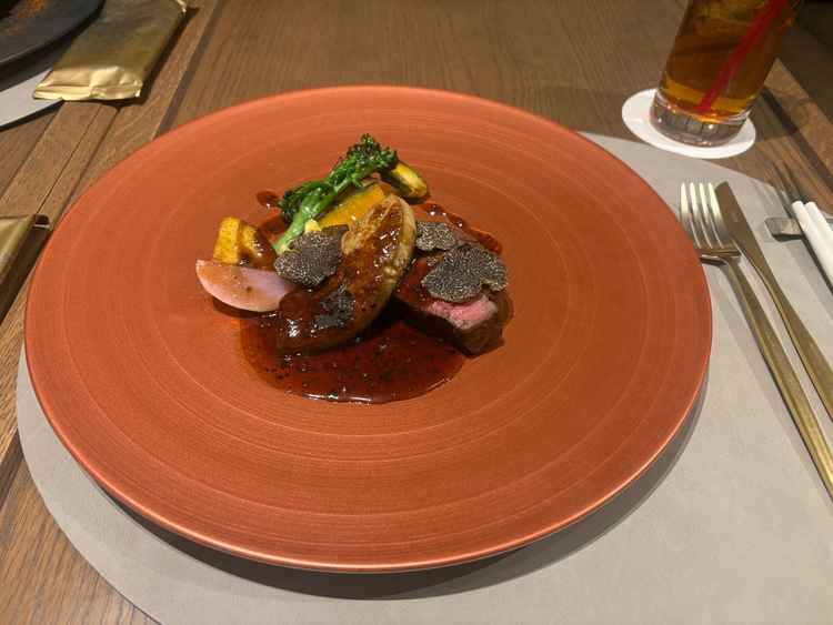 野崎牛のフィレはフォアグラとの相性が抜群でした。