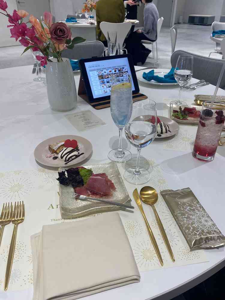 披露宴会場Atlierにてウェルカムパーティ体験と試食をいただきました。