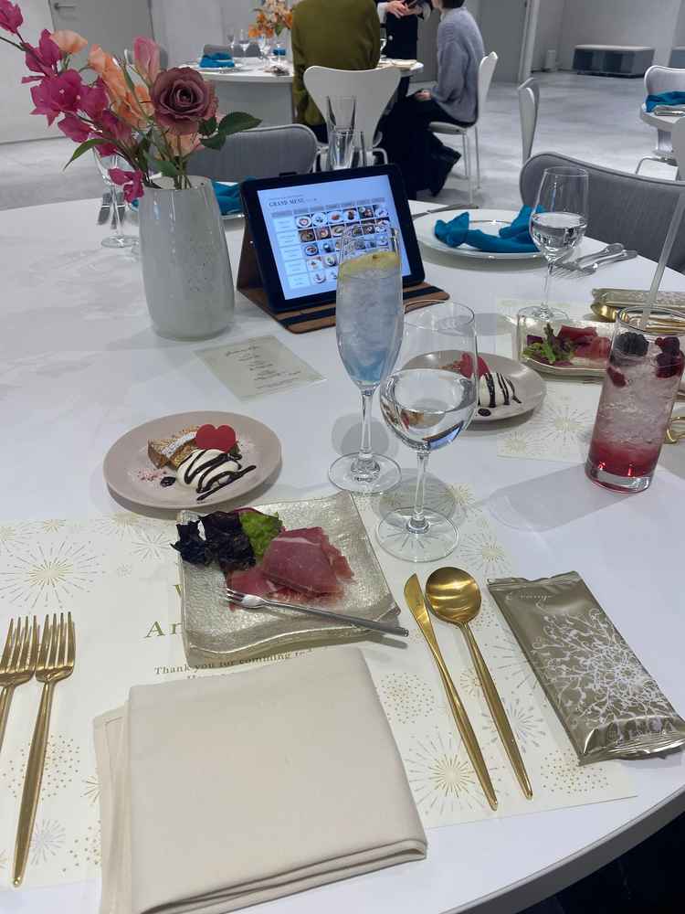 披露宴会場Atlierにてウェルカムパーティ体験と試食をいただきました。