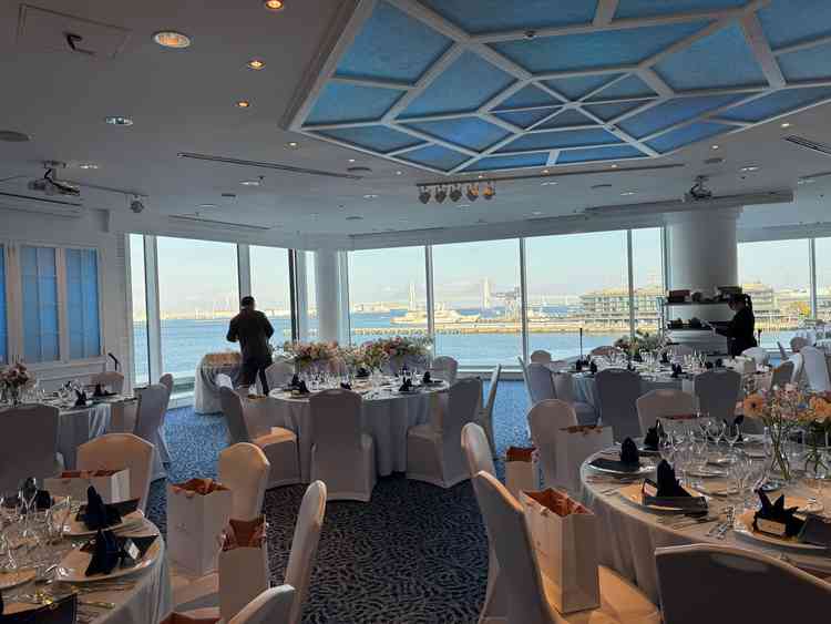 オーシャンビューの披露宴会場