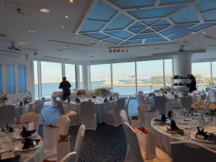 オーシャンビューの披露宴会場