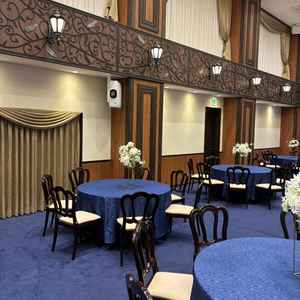 青を貴重とした披露宴会場。テーブルクロスにもよって印象は変わりますが落ち着いた雰囲気でした。