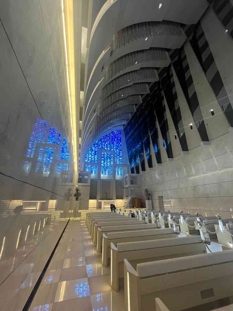 青のチャペル①海をイメージしているそうです