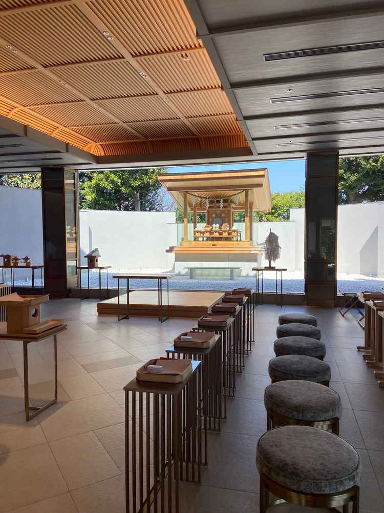 記念館で挙式を挙げることもでき、自然光が入ってとても明るく珍しいなと感じた。