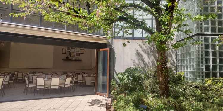 もうひとつの披露宴会場。こちらで親族のみの食事会をする予定です。