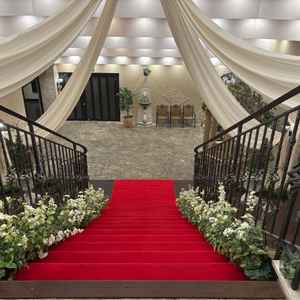 チャペル横にあるフラワーシャワースペースとのこと。天候に左右されずできるのは魅力的と感じました。