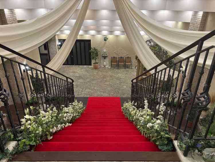 チャペル横にあるフラワーシャワースペースとのこと。天候に左右されずできるのは魅力的と感じました。