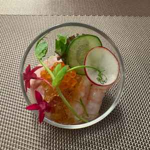 試食でいただいた前菜。フランス料理と日本料理がうまくマッチしていて美味しかったです。