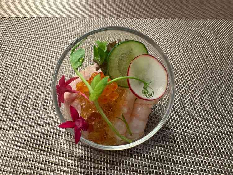 試食でいただいた前菜。フランス料理と日本料理がうまくマッチしていて美味しかったです。