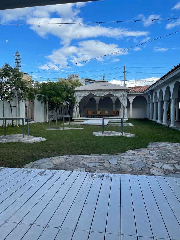 ガーデンウエディングの会場