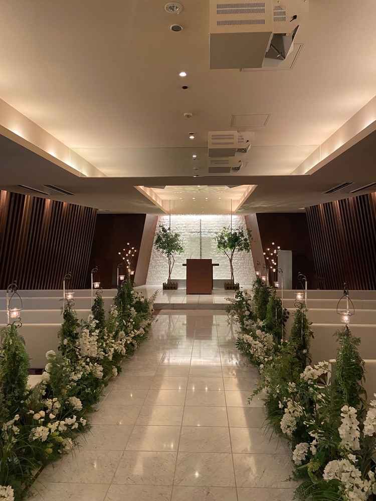 光と水のチャペルで、正面には水が流れていて写真で見るより綺麗だった。