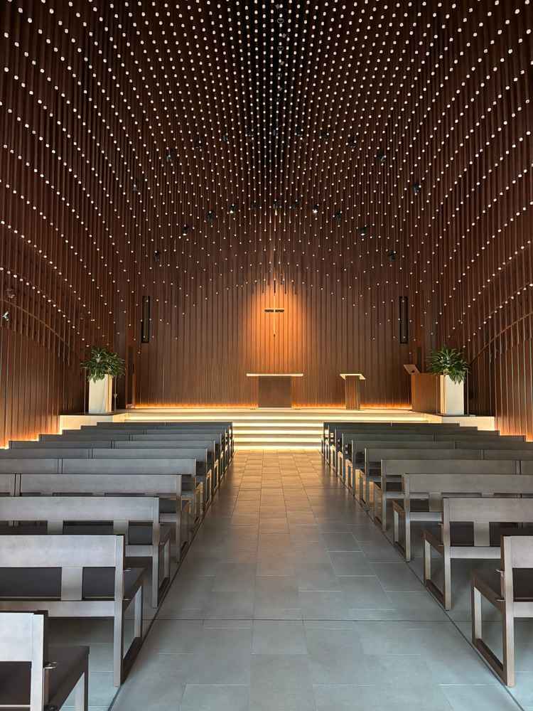 圧巻のチャペル。思わず息を呑みました