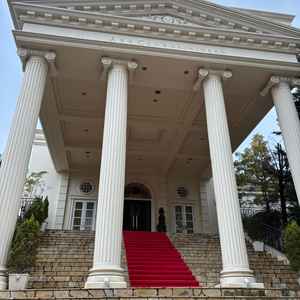 チャペルからの階段がとても華やかで憧れました