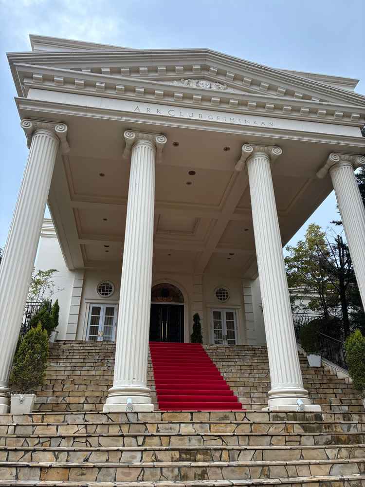 チャペルからの階段がとても華やかで憧れました