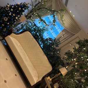 入口と披露宴会場の間にフォトスペースがありここで帰りにゲストと写真を撮りながらお見送りができる最高